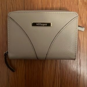 ✅ VILLAGER by LIZ CLAIBORNE Tan Clutch w/ Snap Buttons Zippers and Extra Pockets